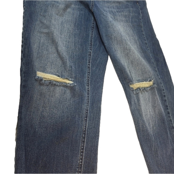 Love & Legend Distressed Denim Capri - Picture 2 of 4